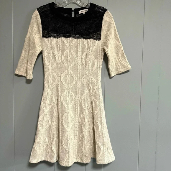MONTEAU Cream Sweater Dress Black Lace Neckline Buttons Elbow Sleeve Size Medium - Picture 1 of 7